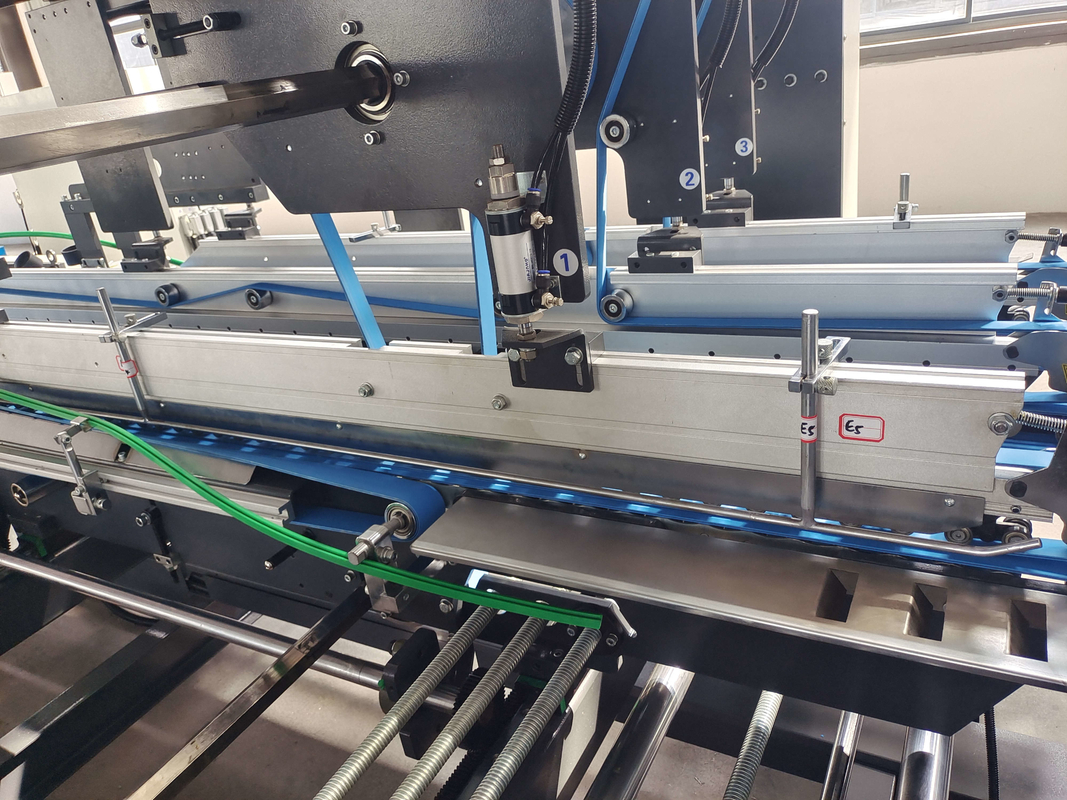 300-800gsm 기계를 접착제로 붙이는 5개의 층 물결 모양 판지 폴더 Gluer 자동적인 폴더
