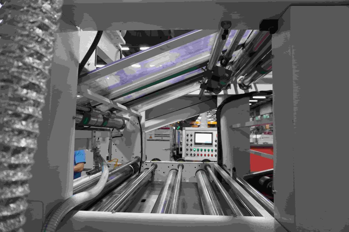 고속 카드보드 덮기 장치 총 길이가 15200mm, 속도는 150m/min